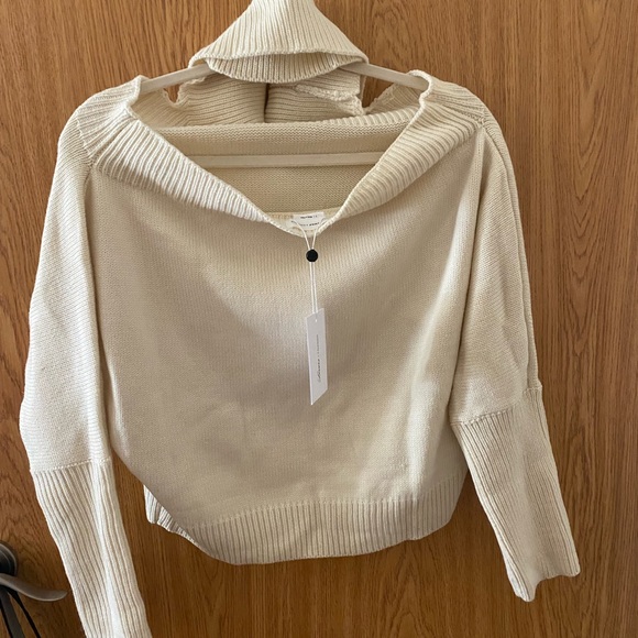 Lovers and friends open back sweater - Picture 4 of 5